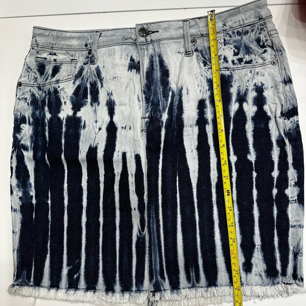 Good American Shibori Tie Dye Denim Mini Skirt 14 - Picture 7 of 9